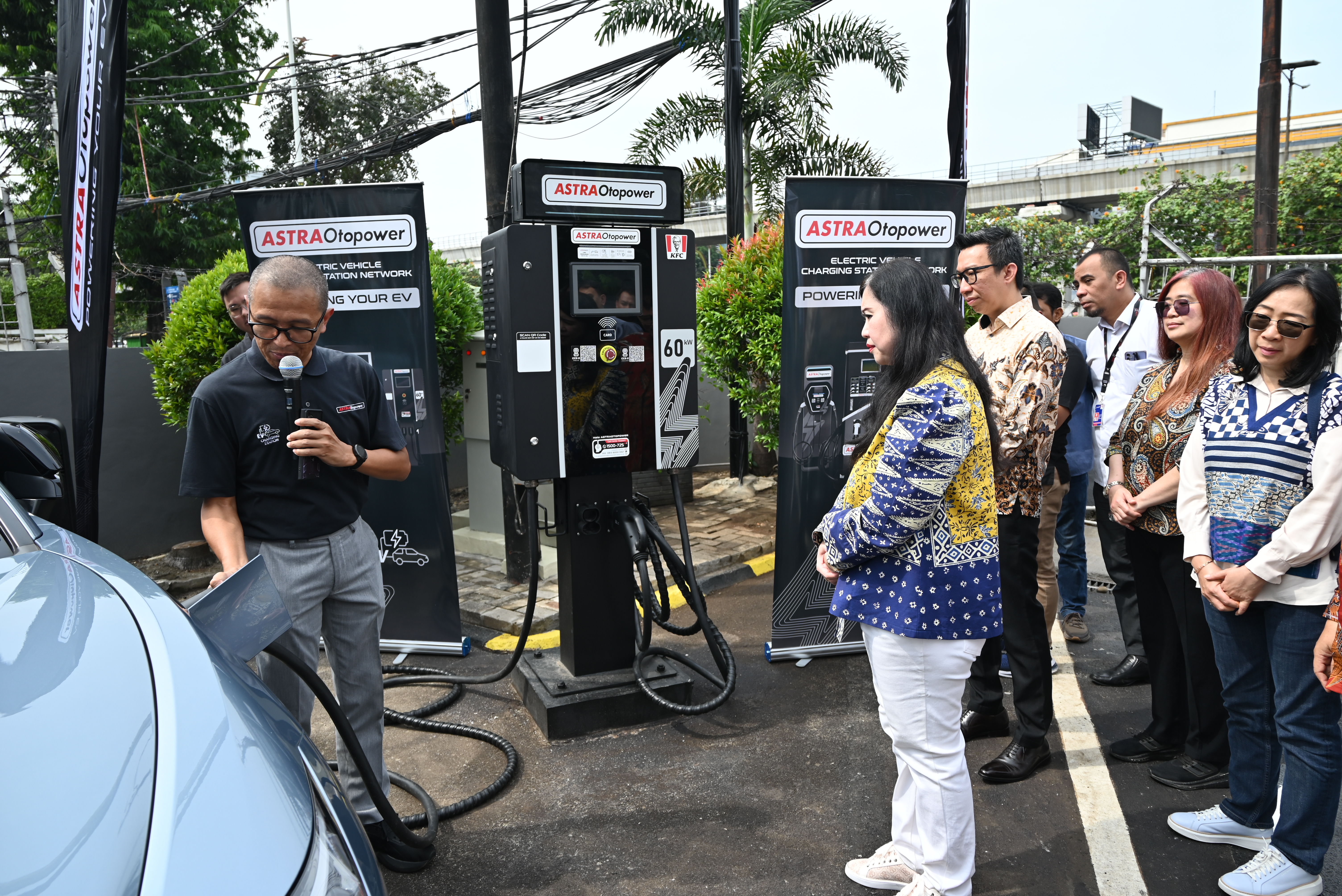 Astra Otopower Hadir di Gerai Makanan Cepat Saji di Jakarta, Ada Fitur Fast Charging