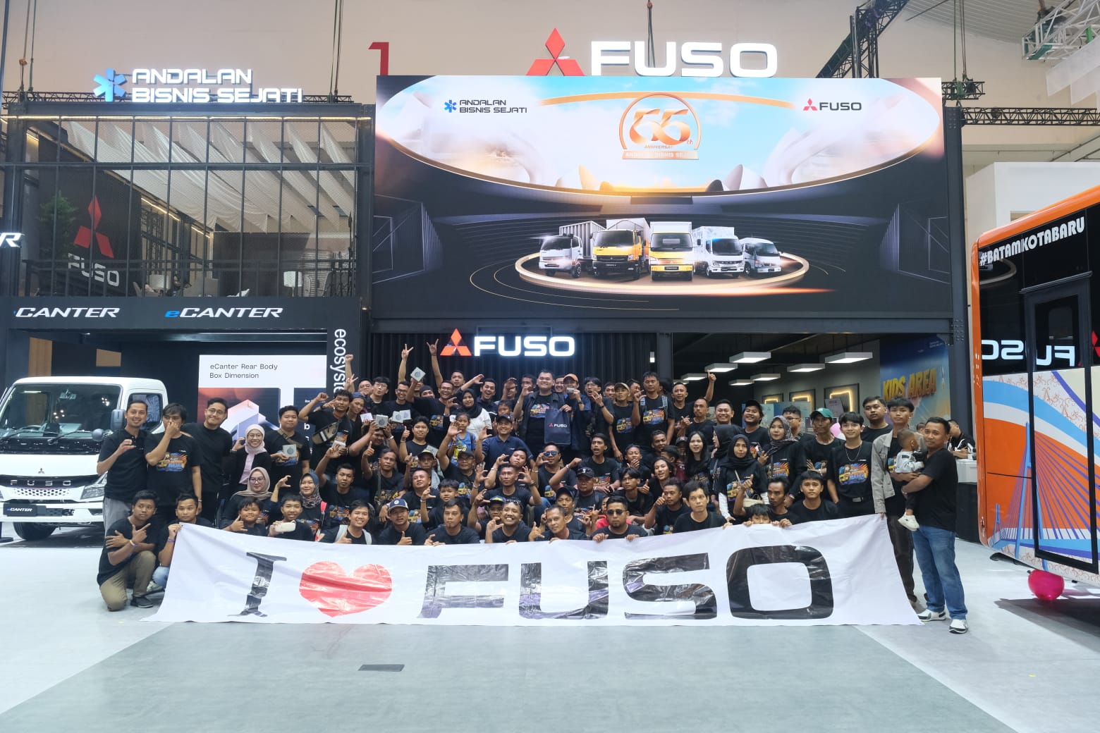 Mitsubishi Fuso Ajak Canter Mania Seru-seruan Rayakan 55 Tahun Anniversary di GIIAS 2025