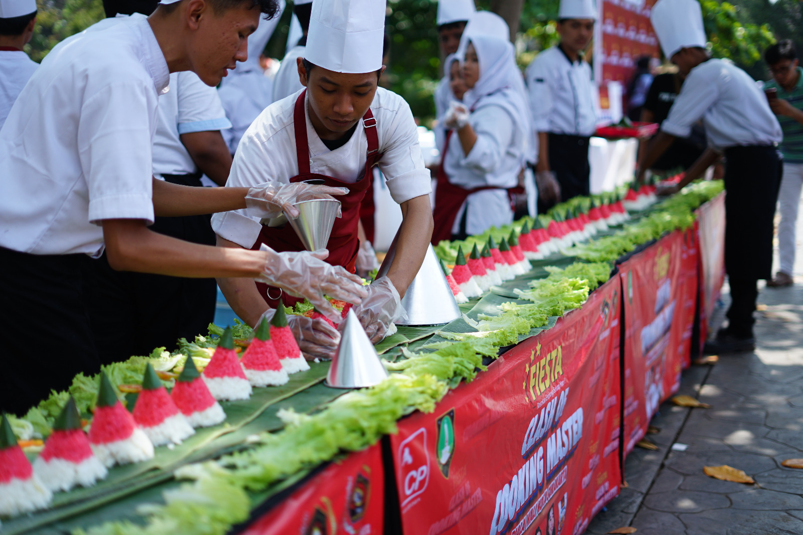 Gen Z Surakarta Pecahkan Rekor Tumpeng Merah Putih di HUT RI ke-80