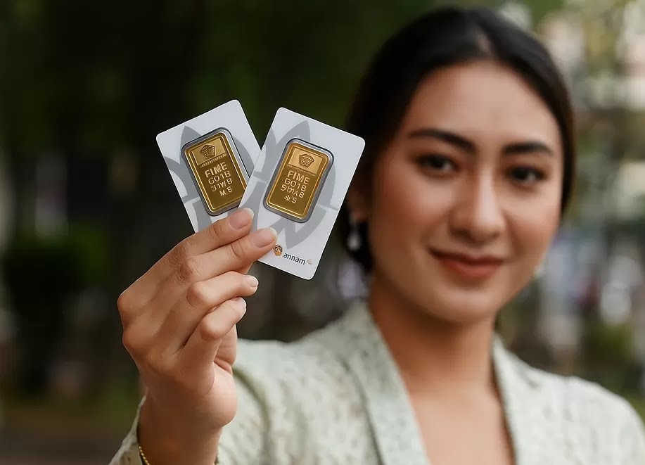 Harga Emas Antam Senin Turun Rp13.000 Per Gram