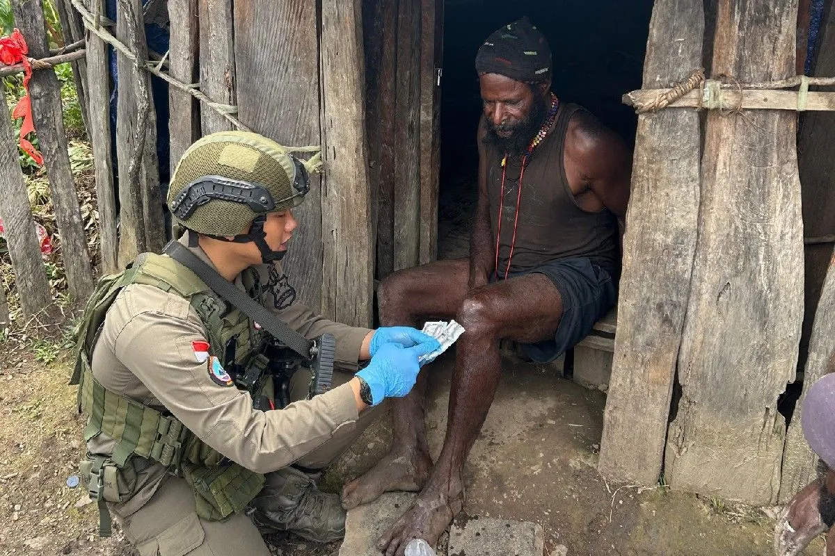 Patroli Humanis Satgas Operasi Damai Cartenz