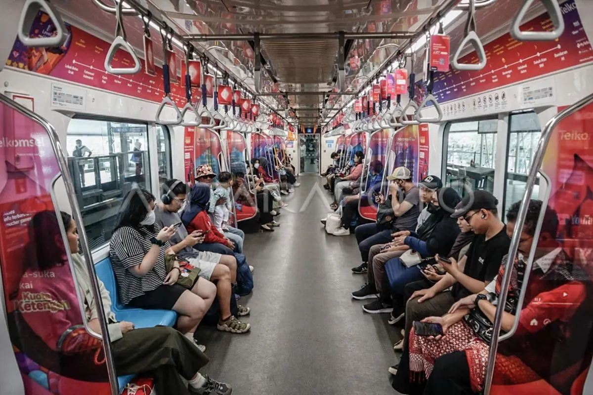 HUT ke-80 TNI! Tarif Transportasi Umum Jakarta Cuma Rp80