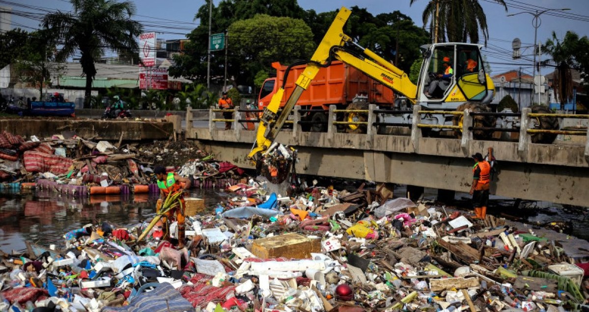 DLH DKI Jakarta Luncurkan Layanan Penjemputan Sampah Ukuran Besar Gratis dan Transparan