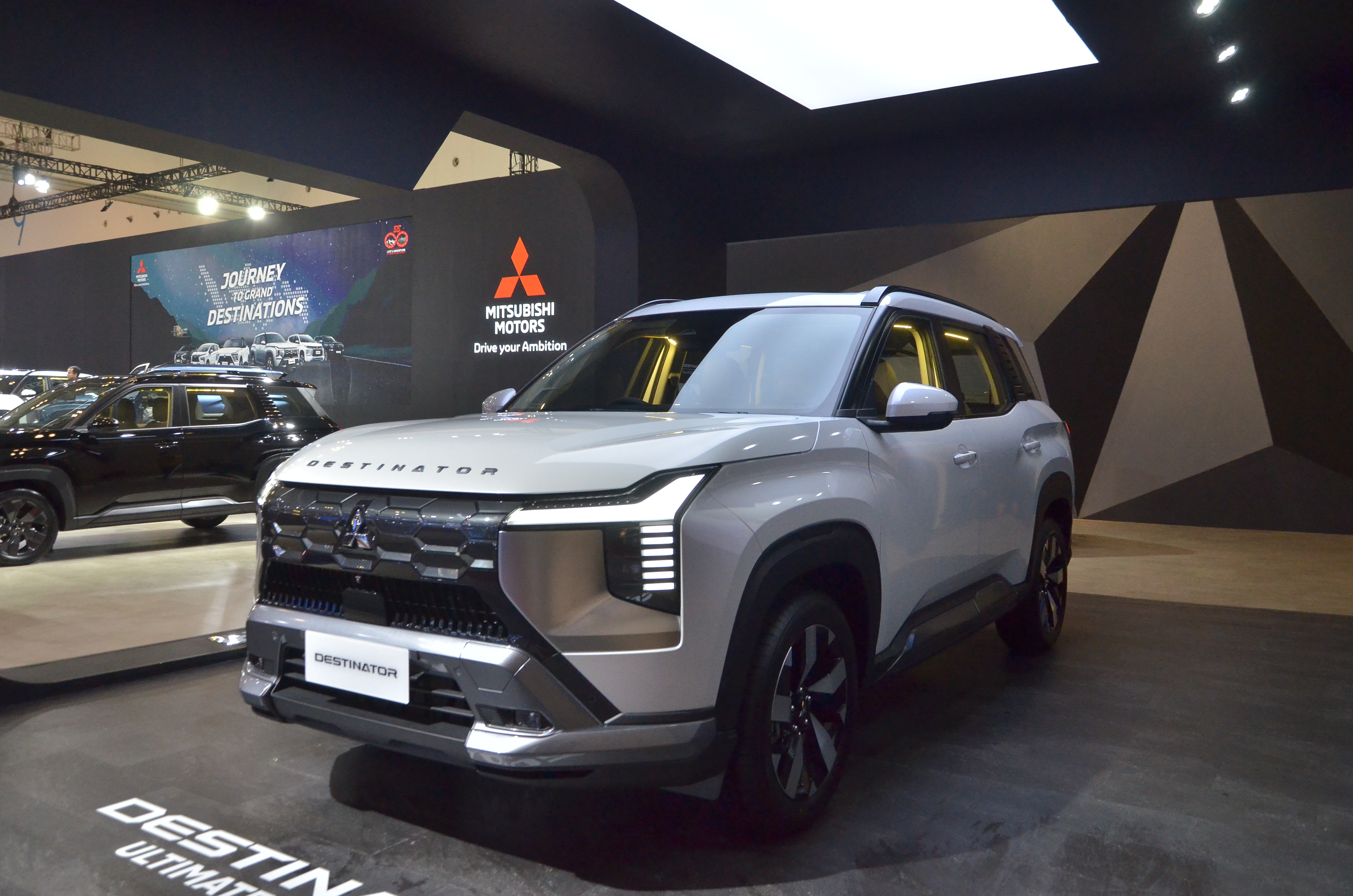 Penjualan Mitsubishi Motors di GIIAS 2025 Lampaui Target, Destinator Jadi Primadona
