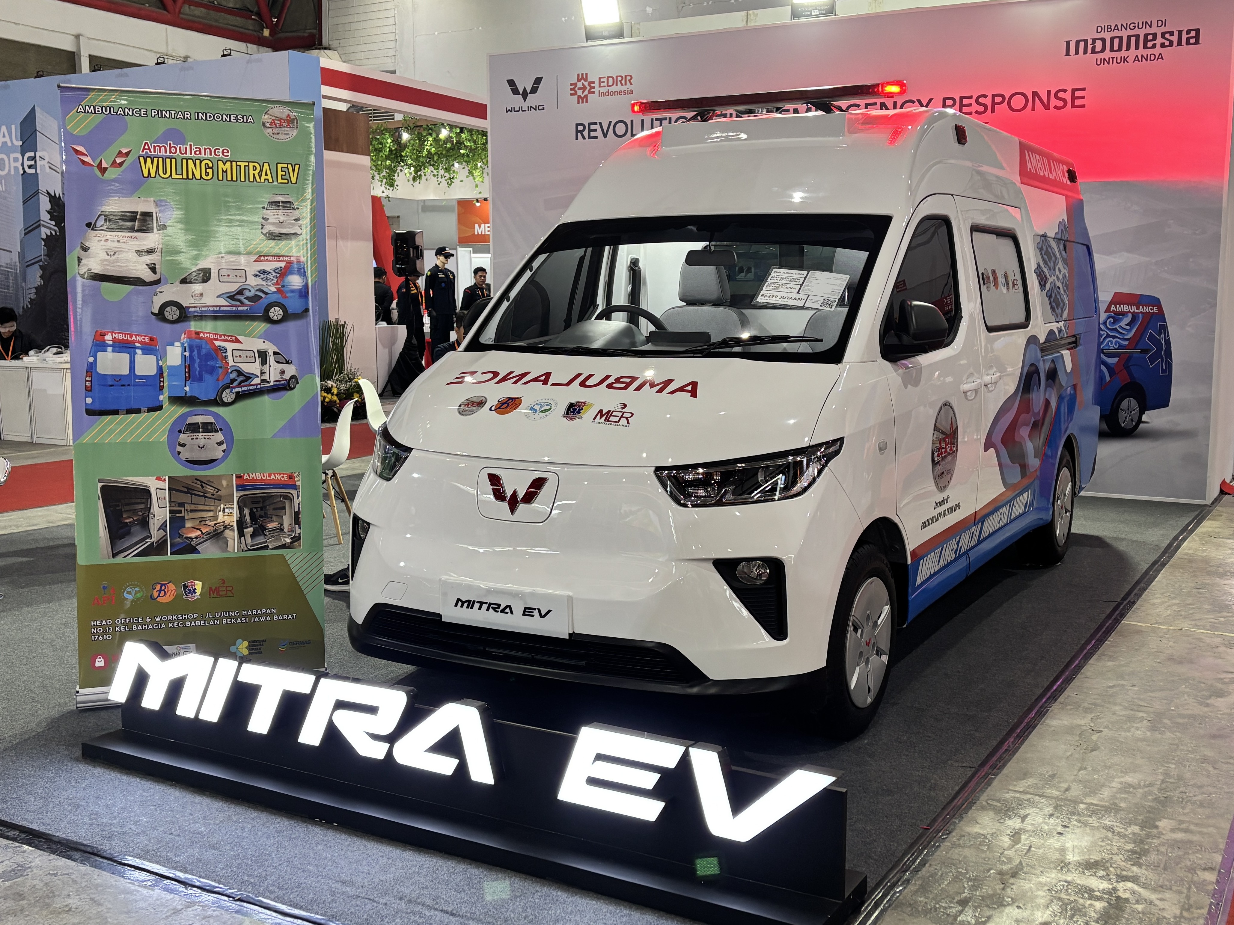 Wuling Mitra EV Ambulans Go Green Mejeng di EDRR Indonesia 2025